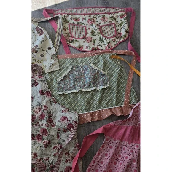 Lot of 5 Womans Aprons Half & Bib ~ Floral Scalloped Ruffle Feminine Designs - Picture 5 of 12